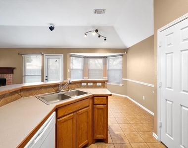 309 Shane Lane - Photo Thumbnail 5