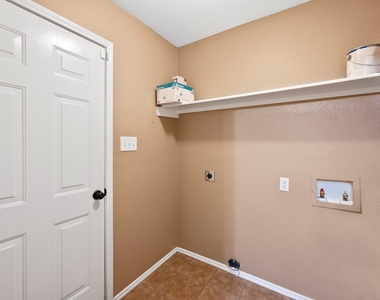 309 Shane Lane - Photo Thumbnail 17