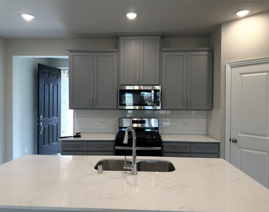601 Tartane Drive - Photo Thumbnail 6