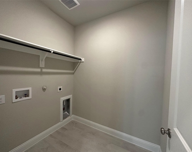 601 Tartane Drive - Photo Thumbnail 12