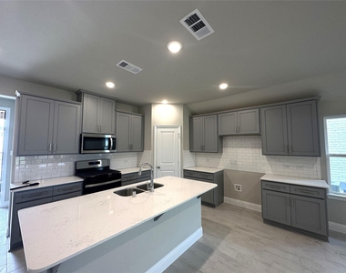 601 Tartane Drive - Photo Thumbnail 3