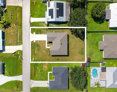 2044 Sw Americana Street - Photo Thumbnail 9
