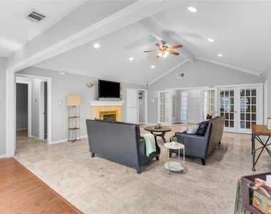 3024 Encino Drive - Photo Thumbnail 6