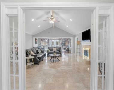 3024 Encino Drive - Photo Thumbnail 3