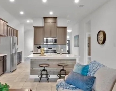 10905 Aledo Lane - Photo Thumbnail 4