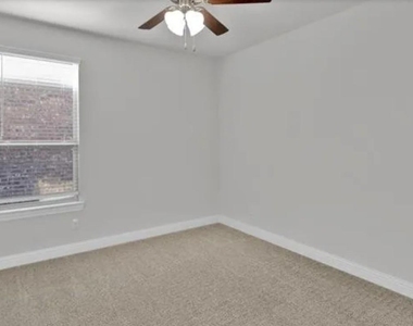 10905 Aledo Lane - Photo Thumbnail 12