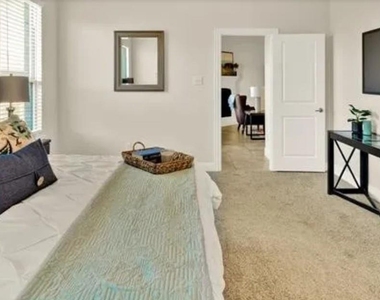 10905 Aledo Lane - Photo Thumbnail 7