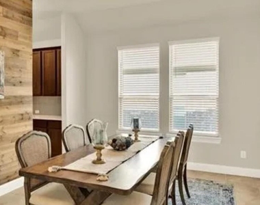 10905 Aledo Lane - Photo Thumbnail 5