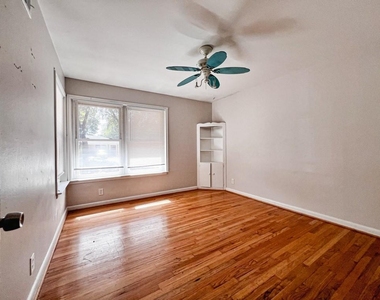 2629 Maverick Avenue - Photo Thumbnail 7