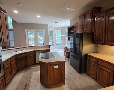 1670 Oak Ridge Drive - Photo Thumbnail 6