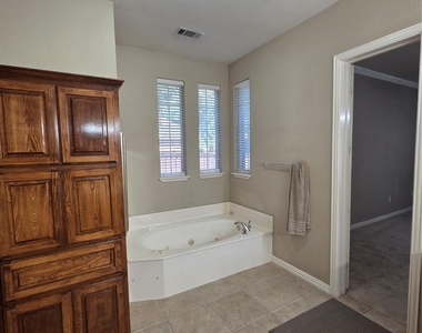 1670 Oak Ridge Drive - Photo Thumbnail 16