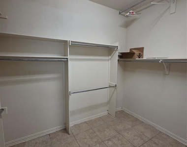 1670 Oak Ridge Drive - Photo Thumbnail 17