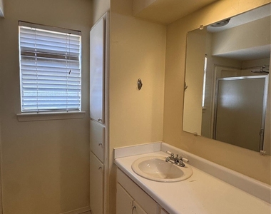 1928 Hurstview Drive - Photo Thumbnail 13