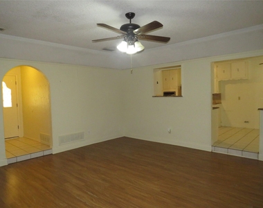 1928 Hurstview Drive - Photo Thumbnail 5