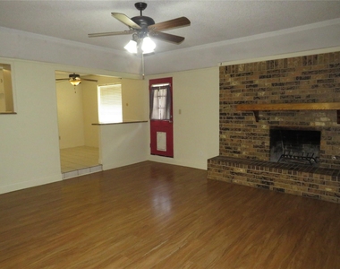 1928 Hurstview Drive - Photo Thumbnail 4