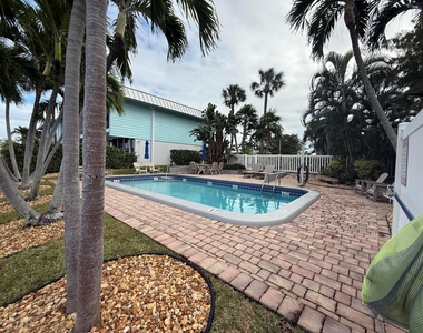 426 Se 17th Terrace - Photo Thumbnail 5