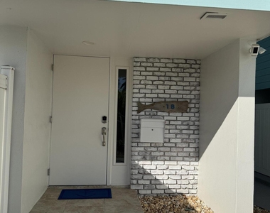 426 Se 17th Terrace - Photo Thumbnail 1