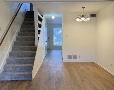 1913 Kingswood Court - Photo Thumbnail 2
