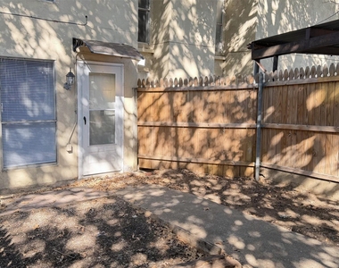 1913 Kingswood Court - Photo Thumbnail 20