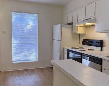 1913 Kingswood Court - Photo Thumbnail 6