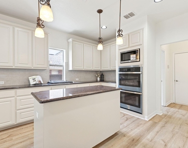 2509 Woodstone Court - Photo Thumbnail 6