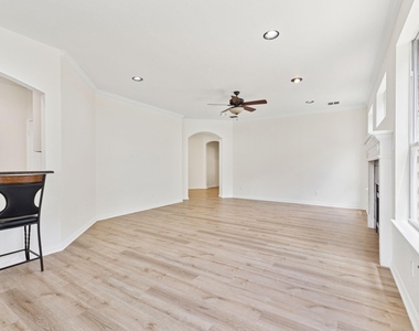 2509 Woodstone Court - Photo Thumbnail 10