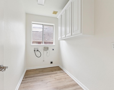 2509 Woodstone Court - Photo Thumbnail 31