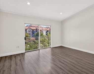 330 Las Colinas Boulevard E - Photo Thumbnail 5