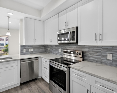 330 Las Colinas Boulevard E - Photo Thumbnail 9