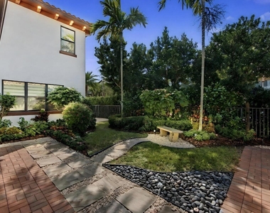 8125 Hobbes Way - Photo Thumbnail 10