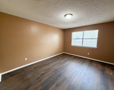 921 Park Place Boulevard - Photo Thumbnail 11