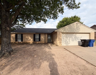 921 Park Place Boulevard - Photo Thumbnail 1