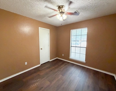 921 Park Place Boulevard - Photo Thumbnail 8