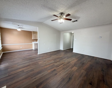 921 Park Place Boulevard - Photo Thumbnail 3