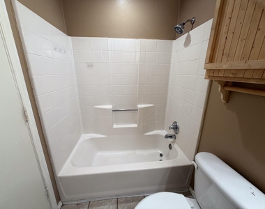 921 Park Place Boulevard - Photo Thumbnail 14