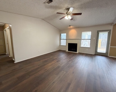 921 Park Place Boulevard - Photo Thumbnail 2