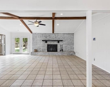 221 Azalea Drive - Photo Thumbnail 5