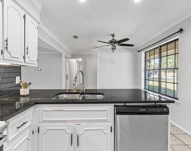 221 Azalea Drive - Photo Thumbnail 7