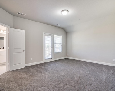 4533 Titus Circle - Photo Thumbnail 11