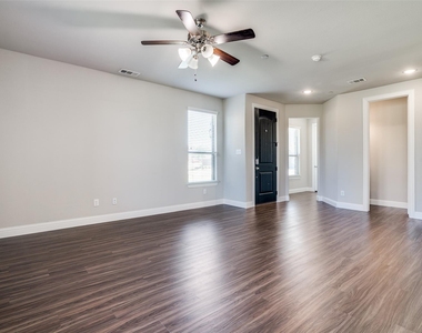 4533 Titus Circle - Photo Thumbnail 4