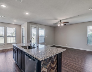 4533 Titus Circle - Photo Thumbnail 10