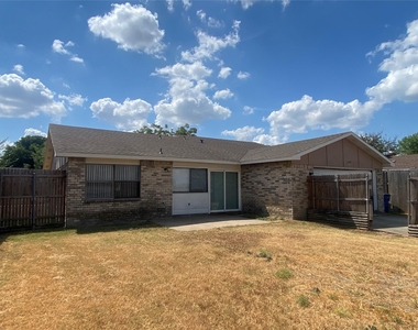 7309 Oakstone Drive - Photo Thumbnail 17