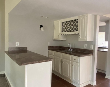 7309 Oakstone Drive - Photo Thumbnail 4