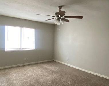 7309 Oakstone Drive - Photo Thumbnail 12