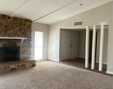 7309 Oakstone Drive - Photo Thumbnail 3