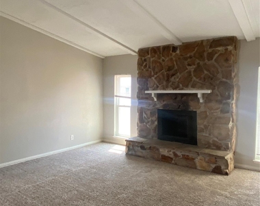 7309 Oakstone Drive - Photo Thumbnail 2