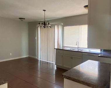 7309 Oakstone Drive - Photo Thumbnail 6