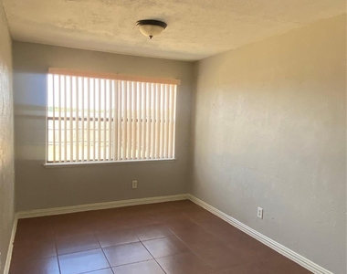 7309 Oakstone Drive - Photo Thumbnail 5