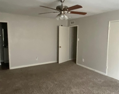 7309 Oakstone Drive - Photo Thumbnail 13