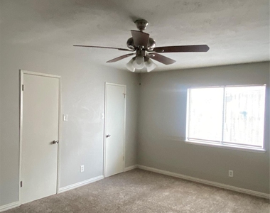 7309 Oakstone Drive - Photo Thumbnail 14